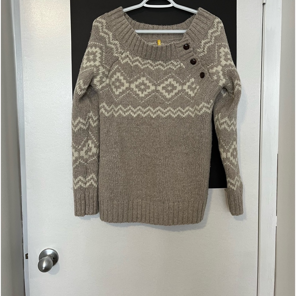 Like sweater, snowflakes Aztec design.